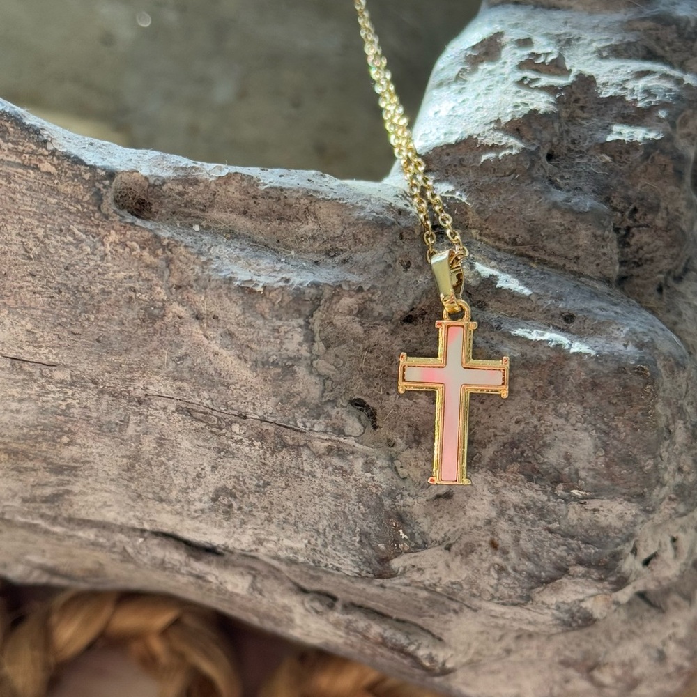 TARNISH FREE GOLD W/ MOTHER OF PEARL NECKLACE